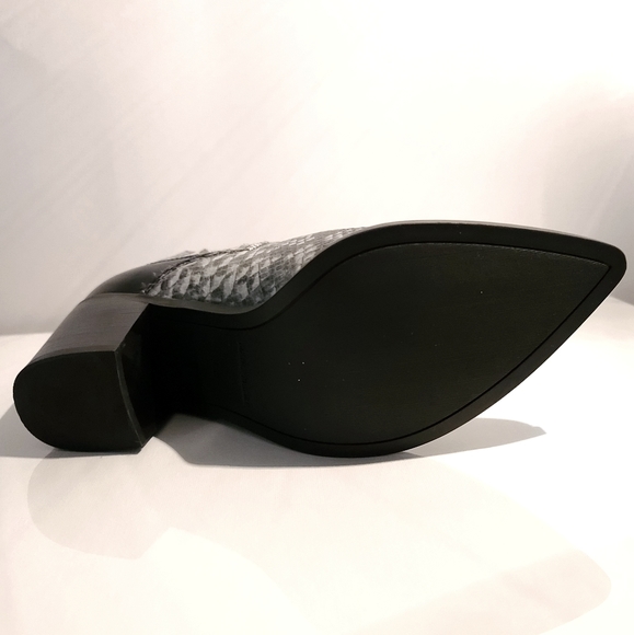 NEW Women's Marc Fisher Snakeskin Ankle Boots - Picture 6 of 6